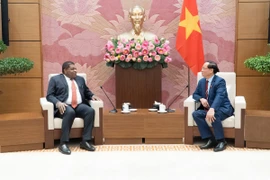 Phó Chủ tịch Quốc hội Trần Quang Phương tiếp Tổng Thư ký IPU Martin Chungong. (Nguồn: Cổng thông tin điện tử Quốc hội Việt Nam)