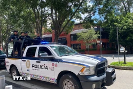 Lực lượng an ninh tăng cường tuần tra tại thủ đô Mexico City. (Ảnh: Phương Lan/TTXVN)