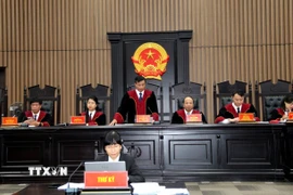 Chánh án Tòa án nhân dân thành phố Hà Nội Nguyễn Xuân Kỳ tuyên án tại phiên tòa giám đốc thẩm chiều 30/9/2025 - phiên tòa giám đốc thẩm đầu tiên của Tòa án nhân dân thành phố Hà Nội sau Nghị quyết 81. (Ảnh: Kim Anh/TTXVN)