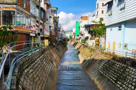Đoạn suối Tô Ngọc Vân qua phường 6, thành phố Đà Lạt.