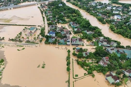 Nhà dân ở thôn Thống Nhất, xã Cẩm Duệ, huyện Cẩm Xuyên bị ngập do trận mưa từ đêm 24/5 đến rạng sáng 25/5. (Ảnh: Hữu Quyết/TTXVN)