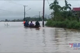 Cảnh báo nguy hiểm khi người dân di chuyển bằng ghe, xuồng