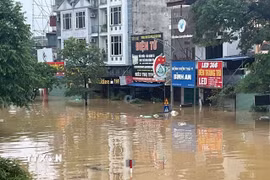 Điểm ngập sâu trên đường Lương Ngọc Quyến. (Ảnh: Quân Trang/TTXVN)