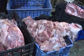 Để qua mắt lực lượng chức năng, các lò mổ chỉ hoạt động vào ban đêm (từ 0 giờ 30-3 giờ sáng), quy trình tổ chức khép kín, đối tượng cảnh giới chặt chẽ. (Ảnh: Công an cung cấp)