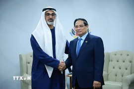 Thủ tướng Phạm Minh Chính gặp Hoàng Thái tử Abu Dhabi thuộc Các Tiểu vương quốc Arab Thống nhất (UAE) Khaled bin Mohamed bin Zayed Al Nahyan. (Ảnh: Dương Giang/TTXVN)