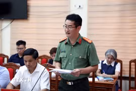 ĐạI diện lãnh đạo Công an tỉnh Tuyên Quang thông tin với báo chí tại cuộc họp báo chiều 9/7. (Ảnh: Quang Cường/TTXVN)