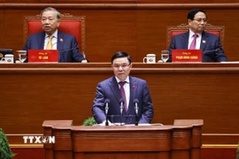 Đồng chí Lê Mạnh Hùng, Bí thư Đảng ủy, Quyền Bộ trưởng Bộ Công Thương, trình bày tham luận “Phát triển công nghiệp và thương mại Việt Nam tự chủ, kết nối, hiện đại hóa, chuyển đổi xanh, chuyển đổi số và hội nhập hiệu quả vào chuỗi sản xuất, chuỗi cung ứng toàn cầu.” (Ảnh: TTXVN)