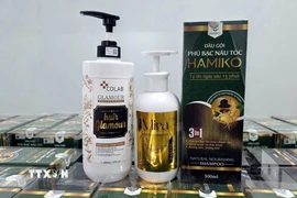 Sản phẩm mỹ phẩm giả do cơ sở của Vũ Thị Thu Hà sản xuất. (Ảnh: TTXVN phát)