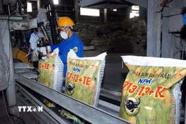 Phân bón thương hiệu "Đầu Trâu" của Công ty cổ phần Bình Điền (Quảng Trị). (Ảnh minh họa. Danh Lam/TTXVN)