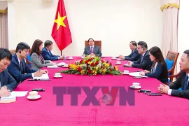 Thủ tướng Phạm Minh Chính điện đàm với Thủ tướng Singapore