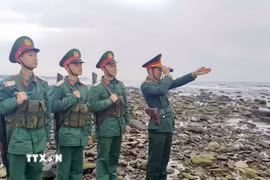 Cán bộ, chiến sỹ Tiểu đoàn Phòng thủ đảo Bạch Long Vĩ canh giữ biển trời cho đất nước vào Xuân. (Ảnh: TTXVN phát)