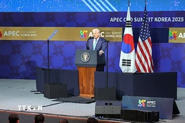 Tổng thống Mỹ Donald Trump có bài phát biểu đặc biệt tại phiên khai mạc APEC CEO Summit. (Ảnh: Khánh Vân/TTXVN)
