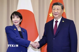 Thủ tướng Nhật Bản Sanae Takaichi (trái) và Chủ tịch Trung Quốc Tập Cận Bình tại cuộc gặp ở Gyeongju, Hàn Quốc. (Ảnh: Kyodo/TTXVN)
