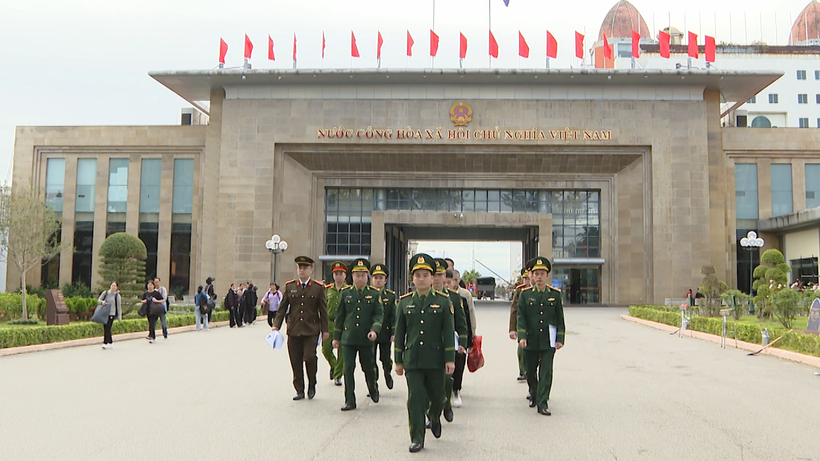 Giao lưu hữu nghị Quốc phòng biên giới Việt Nam – Trung Quốc là hoạt động có ý nghĩa quan trọng, góp phần tăng cường sự hiểu biết, tin cậy giữa lực lượng bảo vệ biên giới hai nước, đồng thời thúc đẩy hợp tác phát triển kinh tế và giao lưu nhân dân khu vực biên giới. (Ảnh: PV/Vietnam+)