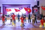 Tiết mục nghệ thuật ca ngợi tình đoàn kết đặc biệt Việt Nam-Lào. (Ảnh: Xuân Tú/TTXVN)