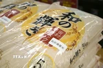Gạo được bày bán tại một siêu thị ở Sendai, Nhật Bản. (Ảnh: Kyodo/TTXVN)