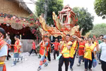 Nghi thức rước kiệu từ Đình Các tới Đền Thái Vi tại lễ hội. (Ảnh: Đức Phương/TTXVN)