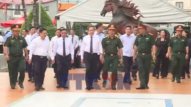 Chủ tịch Quốc hội tri ân các anh hùng liệt sỹ tại Thành phố Hồ Chí Minh