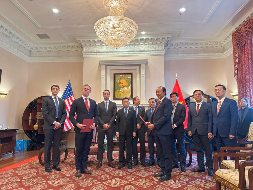 vna-potal-pho-thu-tuong-ho-duc-phoc-chung-kien-trao-ban-ghi-nho-hop-tac-giua-vietjetair-va-air-finance-cua-hoa-ky-7963376.jpg