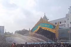 Myanmar: Náo nhiệt lễ hội nước Thingyan chào đón Năm mới tại Yangon