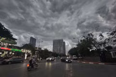 Cảnh báo khẩn dông lốc và mưa đá sắp quét qua nội thành Hà Nội