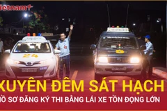 Hàng trăm thí sinh chờ cả đêm tới lượt thi sát hạch bằng lái 