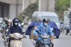 Hà Nội bất ngờ se lạnh giữa đầu hè, nhiệt độ xuống sát 20 độ C