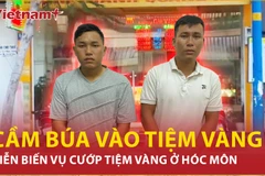 Cận cảnh đối tượng cầm búa xông vào cướp tiệm vàng ở Hóc Môn 