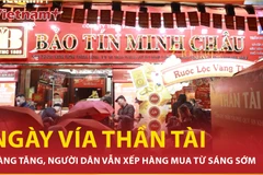 Giá vàng vọt tăng trong ngày vía Thần Tài, người dân vẫn xếp hàng đi mua từ sáng sớm