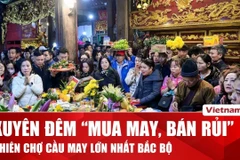 Chợ Viềng họp phiên đầu xuân, hàng vạn người thành kính dâng hương tại Phủ Dầy