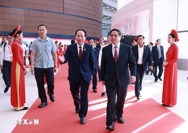 9月27日午前、ハイフォン市で、ファム・ミン・チン首相がハイフォン市党委員会(任期2025~2030年)第1回大会に出席した。(写真:ドゥオン・ザン/VNA) ttxvn-thu-tuong-pham-minh-chinh-1.jpg