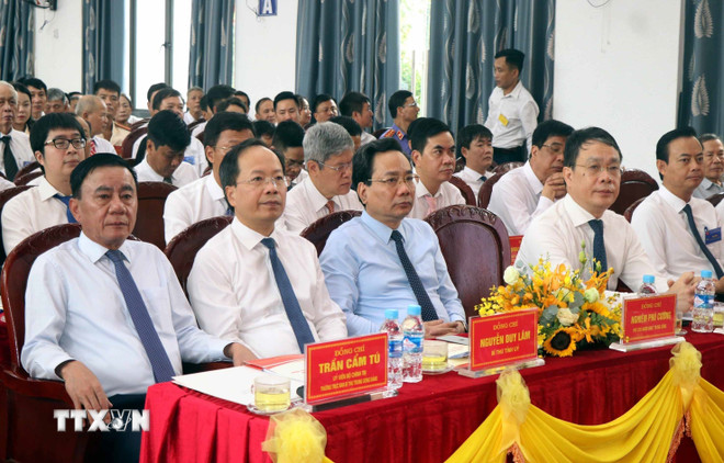 Đồng chí Trần Cẩm Tú, Ủy viên Bộ Chính trị, Thường trực Ban Bí thư cùng các đại biểu dự Đại hội. (Ảnh: Công Tường/TTXVN) ttxvn-tran-cam-tu-2.jpg