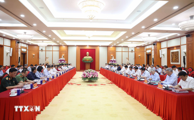 Tổng Bí thư Tô Lâm chủ trì cuộc làm việc của Bộ Chính trị với Ban Thường vụ Thành ủy Hà Nội. (Ảnh: Thống Nhất/TTXVN)