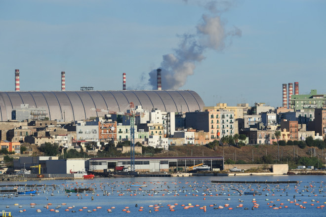 Nhà máy thép Ilva tại thành phố Taranto, miền Nam Italy. (Nguồn: AFP/TTXVN)