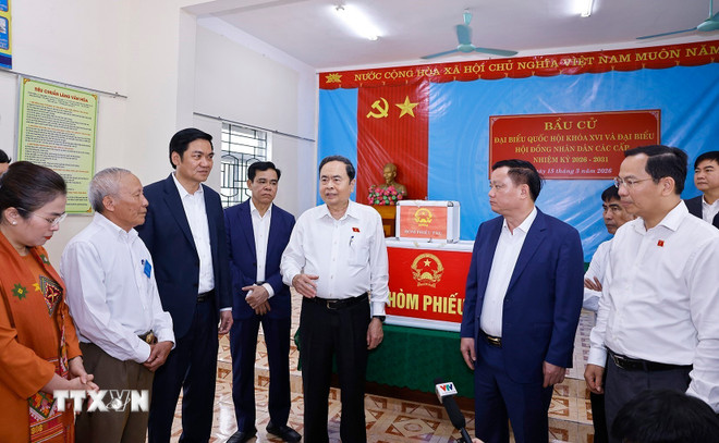 ttxvn-chu-tich-quoc-hoi-giam-sat-kiem-tra-cong-tac-bau-cu-tai-nghe-an-1.jpg