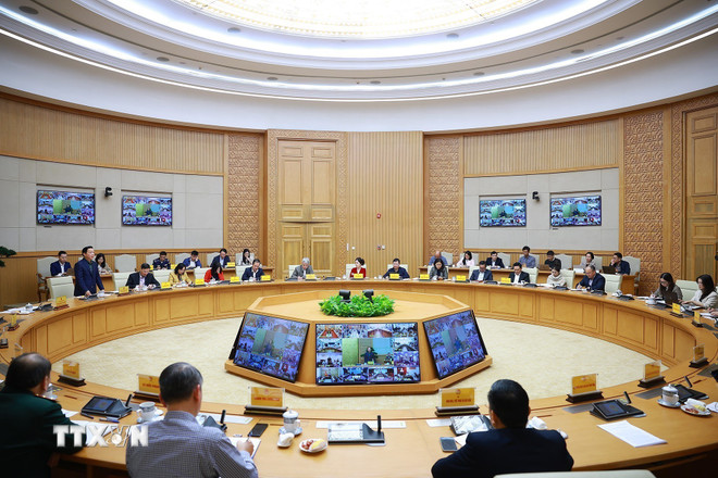 កិច្ចប្រជុំលើកទី២៦ នៃគណៈកម្មាធិការដឹកនាំជាតិស្តីពីការប្រយុទ្ធប្រឆាំងនឹងការនេសាទខុសច្បាប់ មិនបានរាយការណ៍ និងគ្មានការគ្រប់គ្រង (IUU)។ (រូបថត៖ យឿងយ៉ាង/VNA) ttxvn-thu-tuong-chu-tri-phien-hop-lan-thu-26-cua-bcd-chong-khai-thac-hai-san-bat-hop-phap-10.jpg