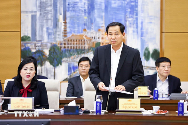 លោក ឡេ ក្វាង ម៉ាញ អគ្គលេខាធិការរដ្ឋសភា និងជាប្រធានខុទ្ទកាល័យរដ្ឋសភា ថ្លែងសុន្ទរកថា។ (រូបថត៖ ដួន តាន់/VNA) ttxvn-quoc-hoi.jpg