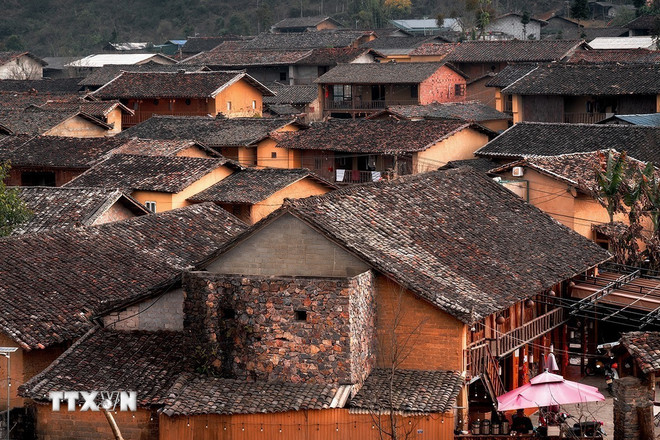 บ้านของชาวโลโลในหมู่บ้านโลโลชัย ชุมชนลุงกู่ อำเภอดงวาน ฮาซาง (ภาพ: Khanh Hoa/VNA) ttxvn-lo-lo-chai.jpg