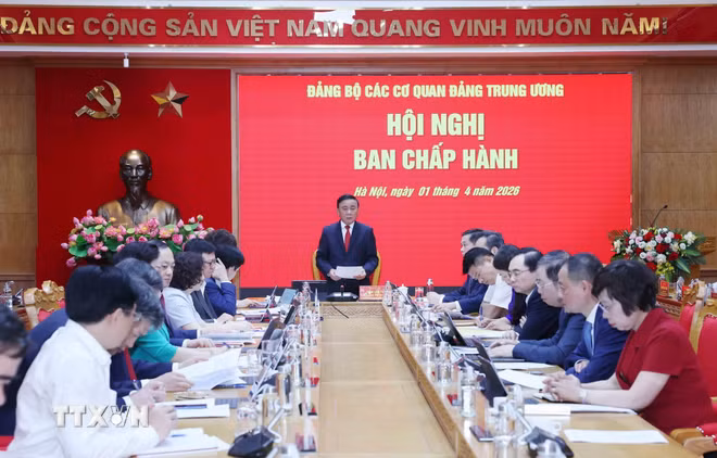 Đồng chí Trần Cẩm Tú, Ủy viên Bộ Chính trị, Thường trực Ban Bí thư, Bí thư Đảng ủy các cơ quan Đảng Trung ương chủ trì hội nghị. (Ảnh: Phương Hoa/TTXVN) ttxvn-thuong-truc-ban-bi-thu-chu-tri-hoi-nghi-ban-chap-hanh-dang-bo-cac-co-quan-dang-trung-uong-3-resize.jpg