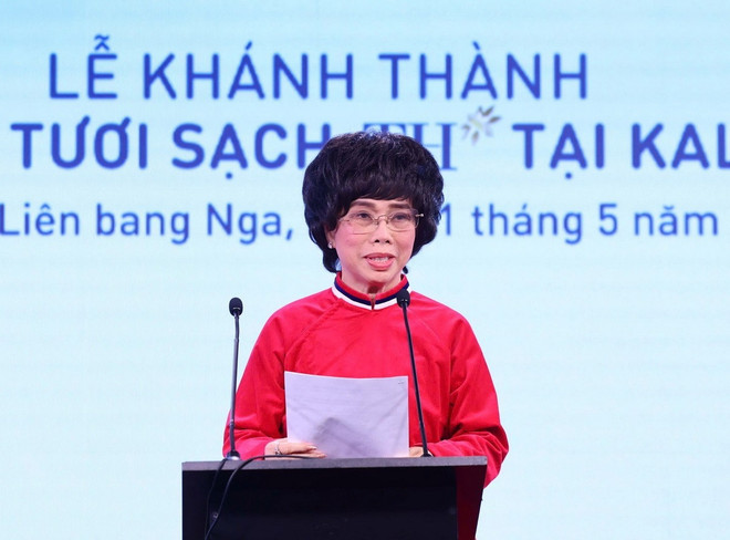 Tổng Bí thư Tô Lâm dự lễ khánh thành nhà máy sữa công suất lớn của TH tại Liên bang Nga Bà Thái Hương, Nhà sáng lập Tập đoàn TH, phát biểu tại Lễ khánh thành Nhà máy chế biến sữa tươi sạch TH của Tập đoàn TH tại tỉnh Kaluga, Liên bang Nga. (Ảnh: Thống Nhất/TTXVN)