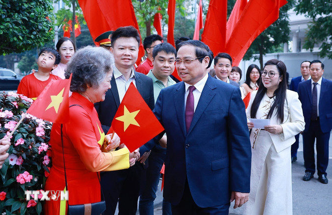 ttxvn-thu-tuong-kiem-tra-cong-tac-bau-cu-tai-phuong-tay-ho-ha-noi-3.jpg