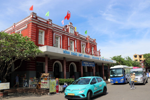 Hue Railway Station has French architectural style. (Photo: Do Truong/VNA) di-san-hue-5.jpg