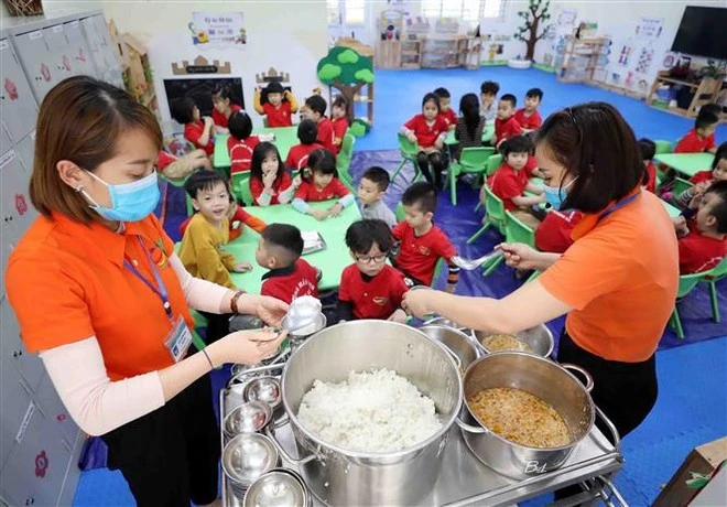 Sau vụ tuồn 300 tấn lợn bệnh, yêu cầu công khai đơn vị cung cấp suất ăn