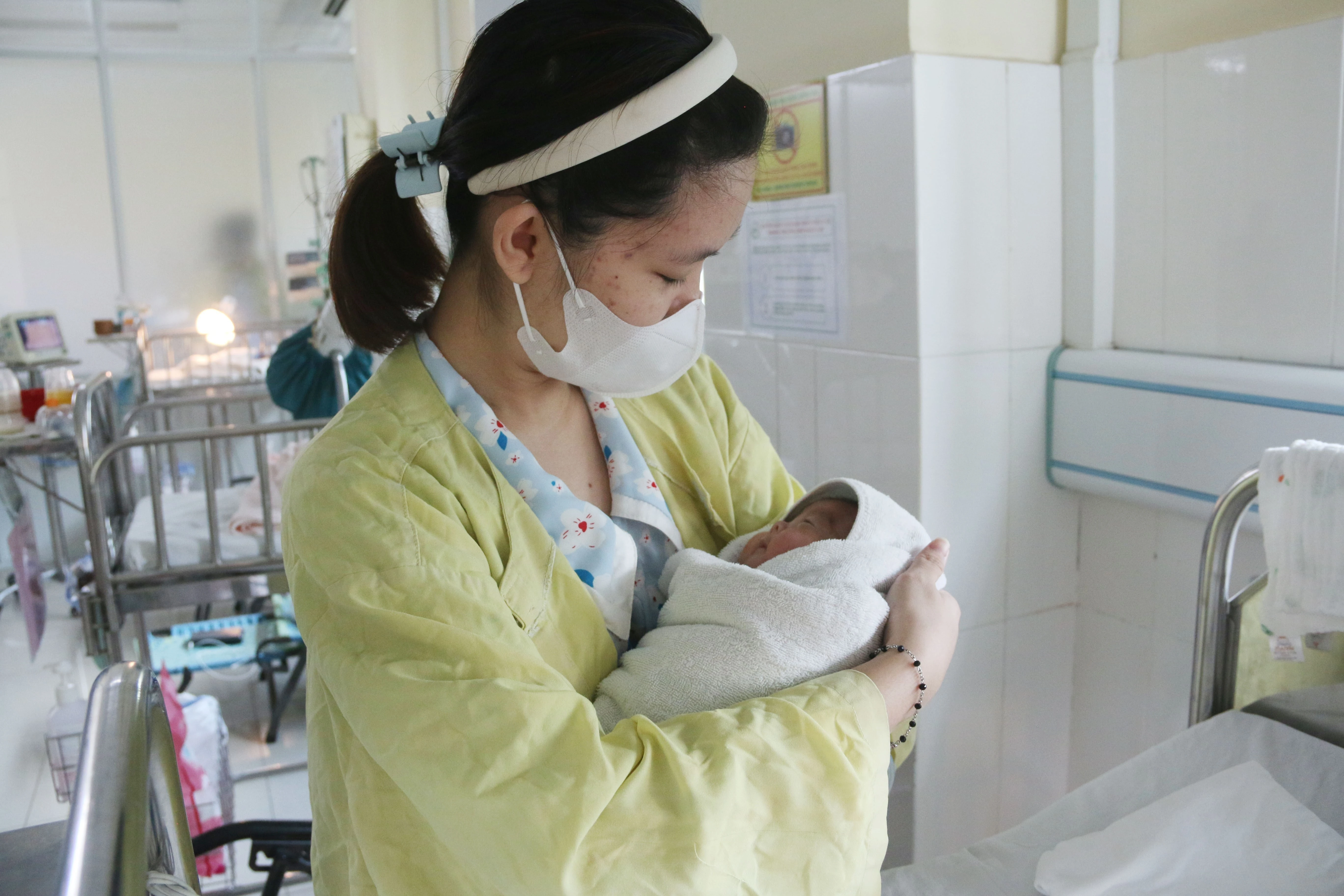 Bộ Y tế đề xuất hỗ trợ tài chính cho phụ nữ sinh con khi mức sinh giảm
