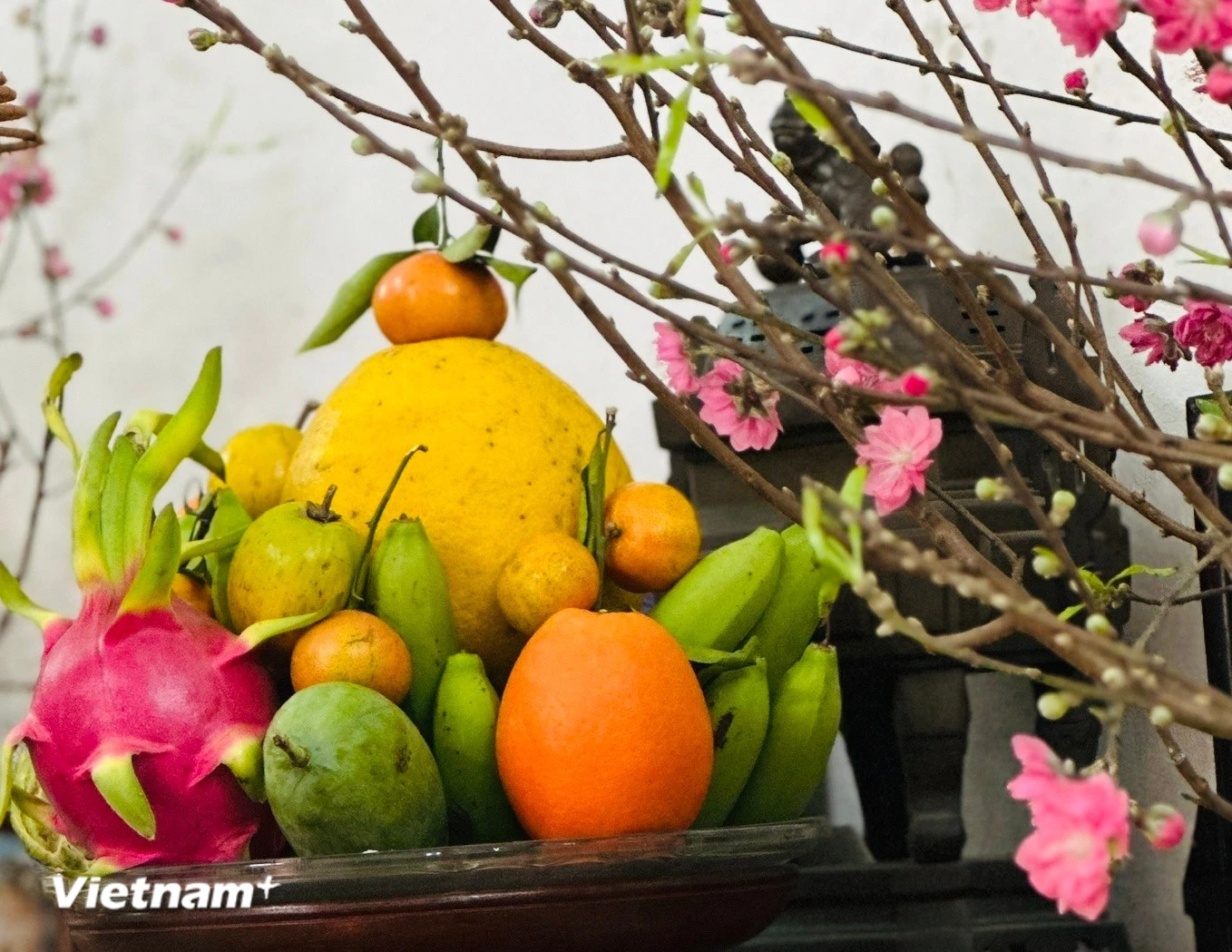 Bày Mâm Ngũ Quả Ngày Tết: Nét Đẹp Văn Hóa Và Đạo Lý 'Uống Nước Nhớ Nguồn'