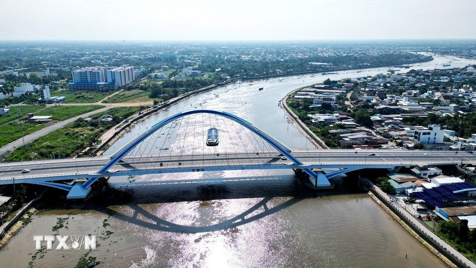 Những cây cầu được xây dựng để phát triển kinh tế, đồng thời tạo điểm nhấn cho thành phố Cần Thơ. (Ảnh: Tuấn Anh/TTXVN)
