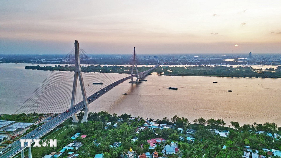 Cầu Cần Thơ bắc qua sông Hậu, nối thành phố Cần Thơ và tỉnh Vĩnh Long. (Ảnh: Tuấn Anh/TTXVN)