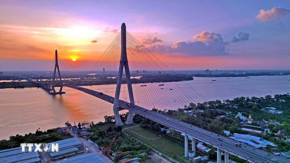 Cầu Cần Thơ là cầu dây văng có nhịp chính dài nhất tại khu vực Đông Nam Á (chiều dài nhịp chính là 550m), được xây dựng bằng nguồn viện trợ phát triển chính thức ODA của Chính phủ Nhật Bản và vốn đối ứng của Chính phủ Việt Nam. (Ảnh: Tuấn Anh/TTXVN)