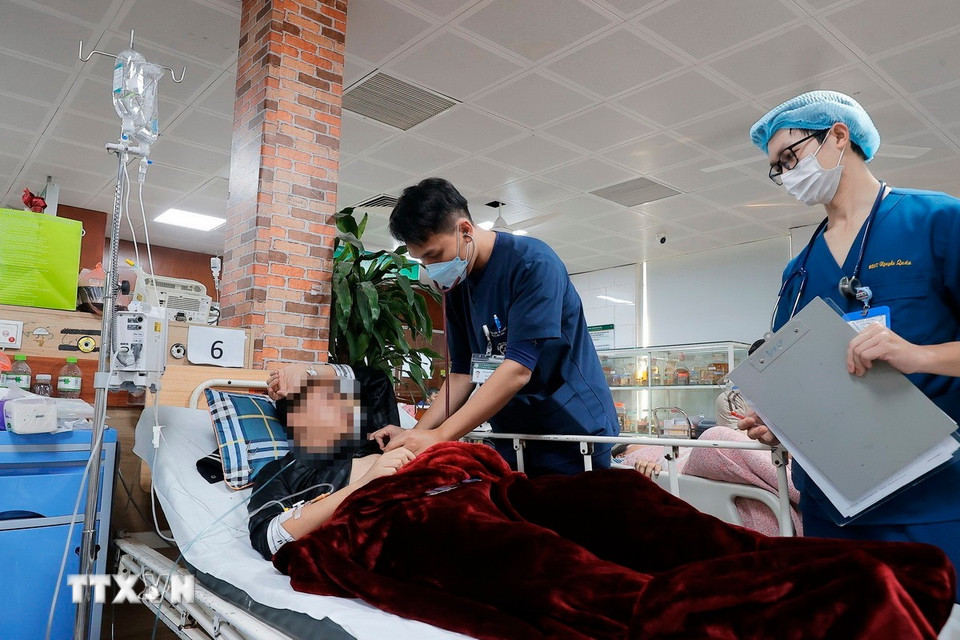 Trong 9 bệnh nhân còn lại, 2 ca nhẹ, 7 ca ở mức trung bình hoặc nặng, tình trạng dần tiến triển. (Ảnh: Minh Quyết/TTXVN)