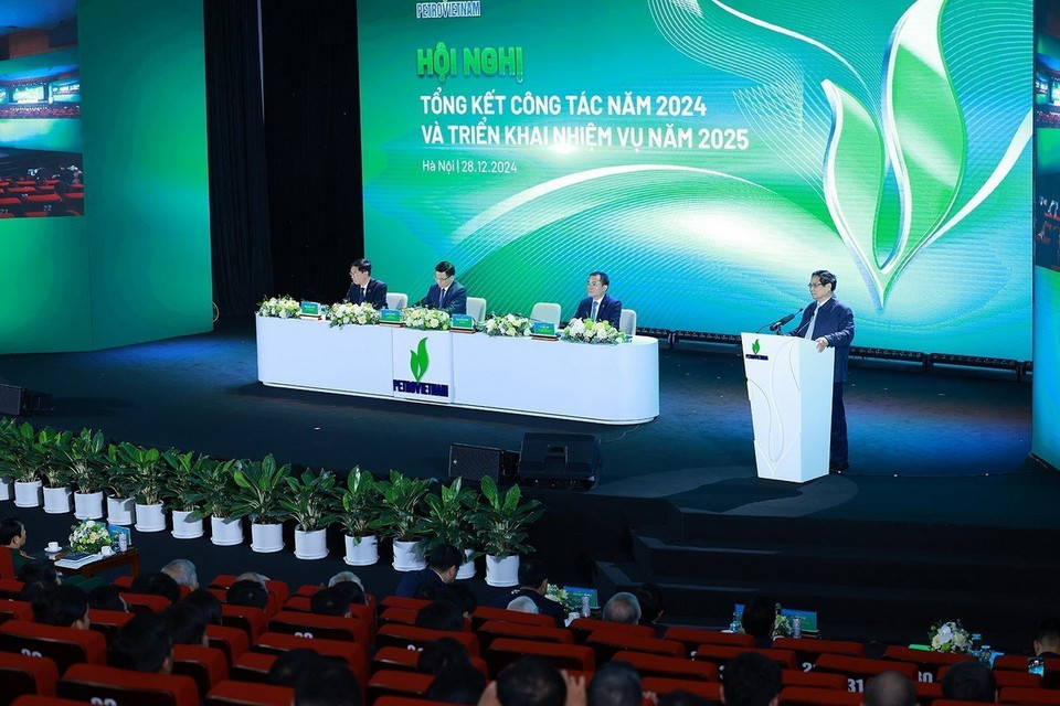 Thủ tướng Phạm Minh Chính chỉ đạo Hội nghị triển khai nhiệm vụ năm 2025 của ngành dầu khí. (Ảnh: Dương Giang/TTXVN)